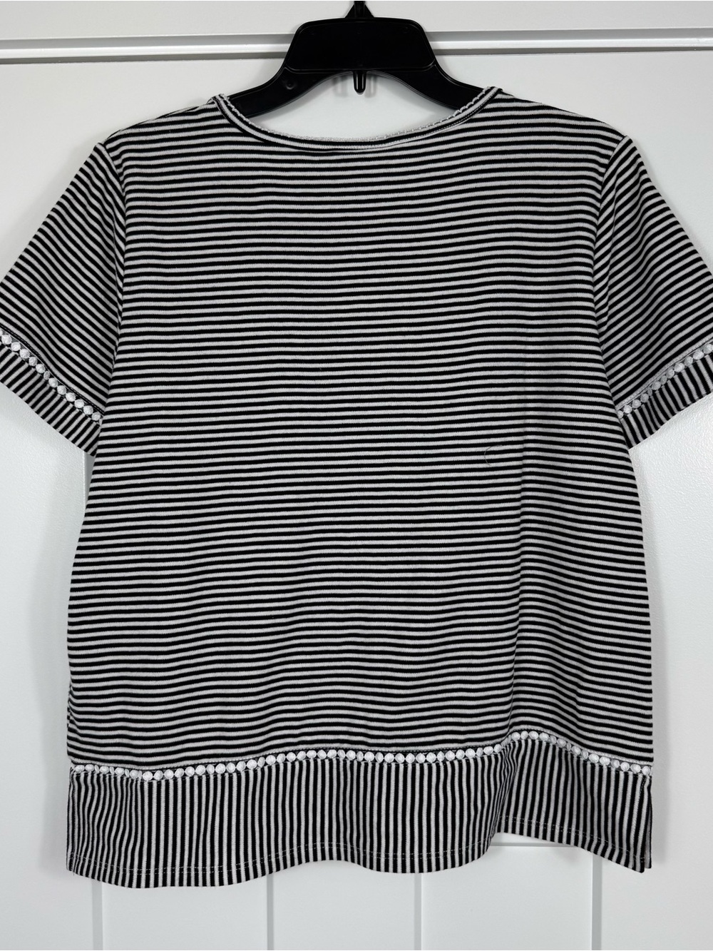 Alfred Dunner Island Vibes embroidered parrot striped black white Petite Medium - Picture 2 of 6